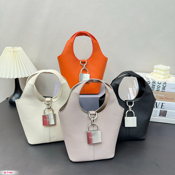 Balenciaga(バレンシアガ) ）Locker hobo ハンドバッグ バケツバッグ レディース