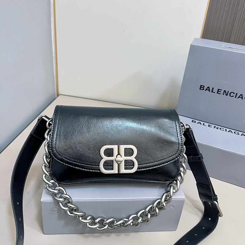 Balenciaga(バレンシアガ)  BB soft flap bag ハンドバッグ ミニバッグ レディース