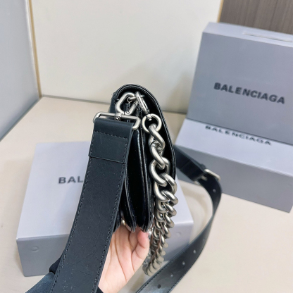 Balenciaga(バレンシアガ)  BB soft flap bag ハンドバッグ ミニバッグ レディース