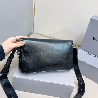 Balenciaga(バレンシアガ)  BB soft flap bag ハンドバッグ ミニバッグ レディース
