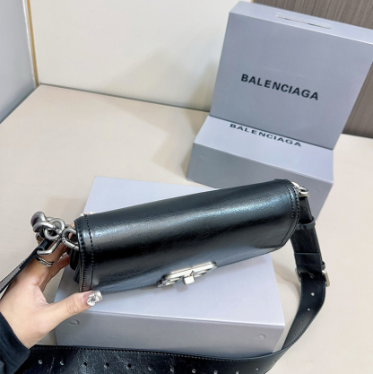 Balenciaga(バレンシアガ)  BB soft flap bag ハンドバッグ ミニバッグ レディース