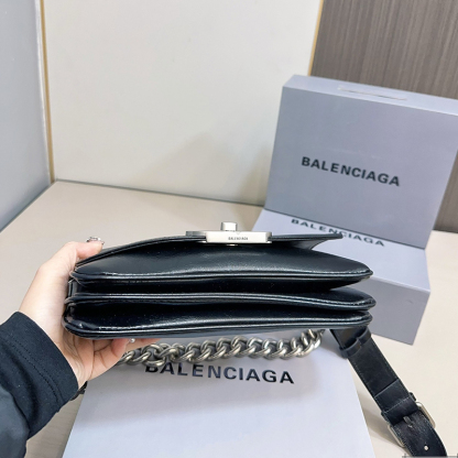 Balenciaga(バレンシアガ)  BB soft flap bag ハンドバッグ ミニバッグ レディース