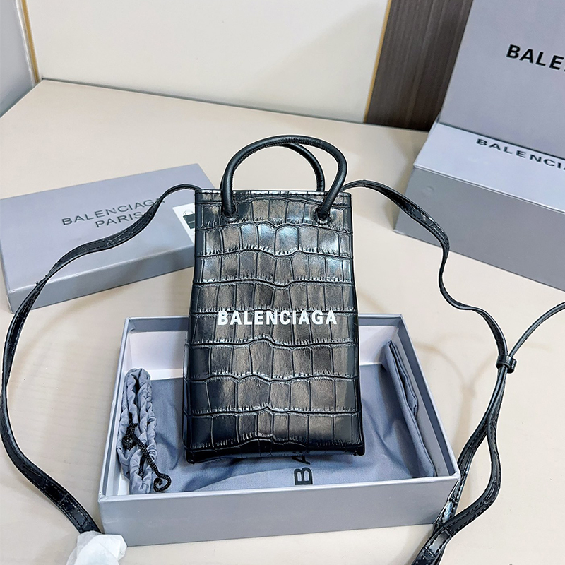 Balenciaga(バレンシアガ)  携帯 ポーチ スマホポーチ ミニバッグ レディース