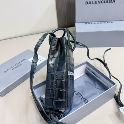 Balenciaga(バレンシアガ)  携帯 ポーチ スマホポーチ ミニバッグ レディース
