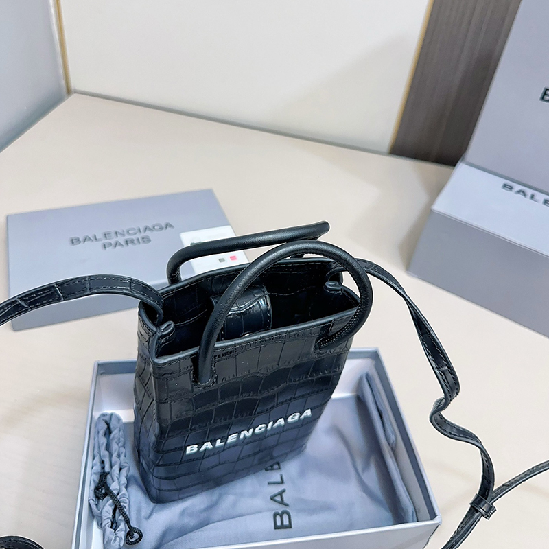 Balenciaga(バレンシアガ)  携帯 ポーチ スマホポーチ ミニバッグ レディース