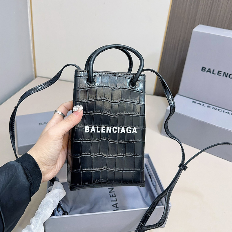 Balenciaga(バレンシアガ)  携帯 ポーチ スマホポーチ ミニバッグ レディース