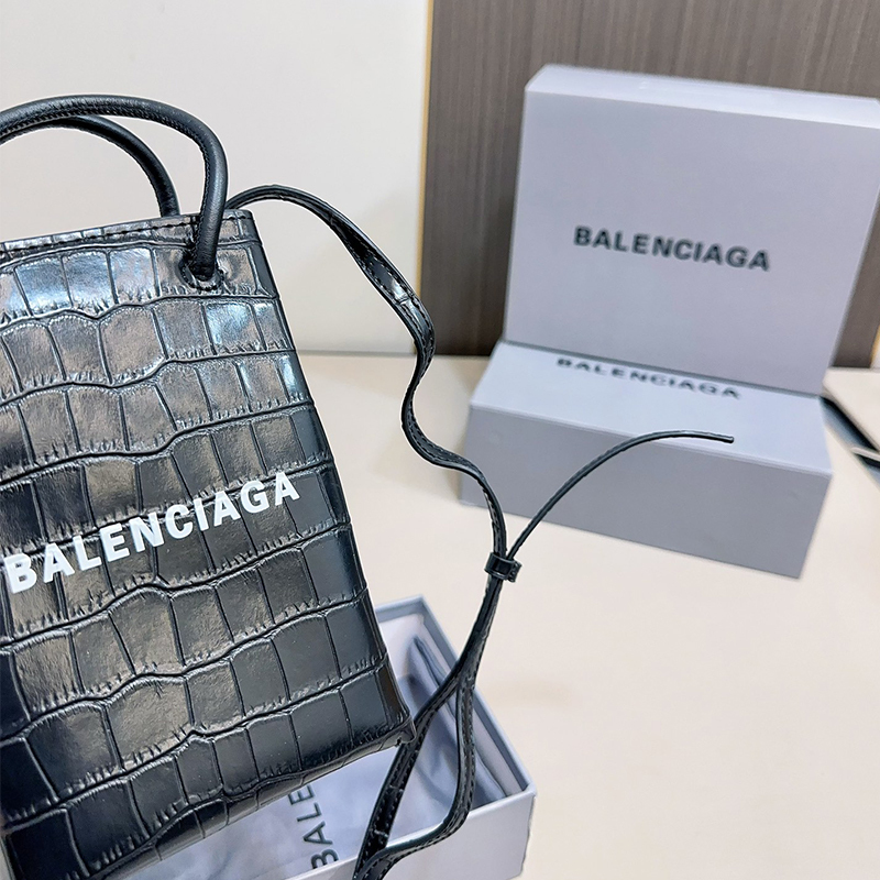 Balenciaga(バレンシアガ)  携帯 ポーチ スマホポーチ ミニバッグ レディース