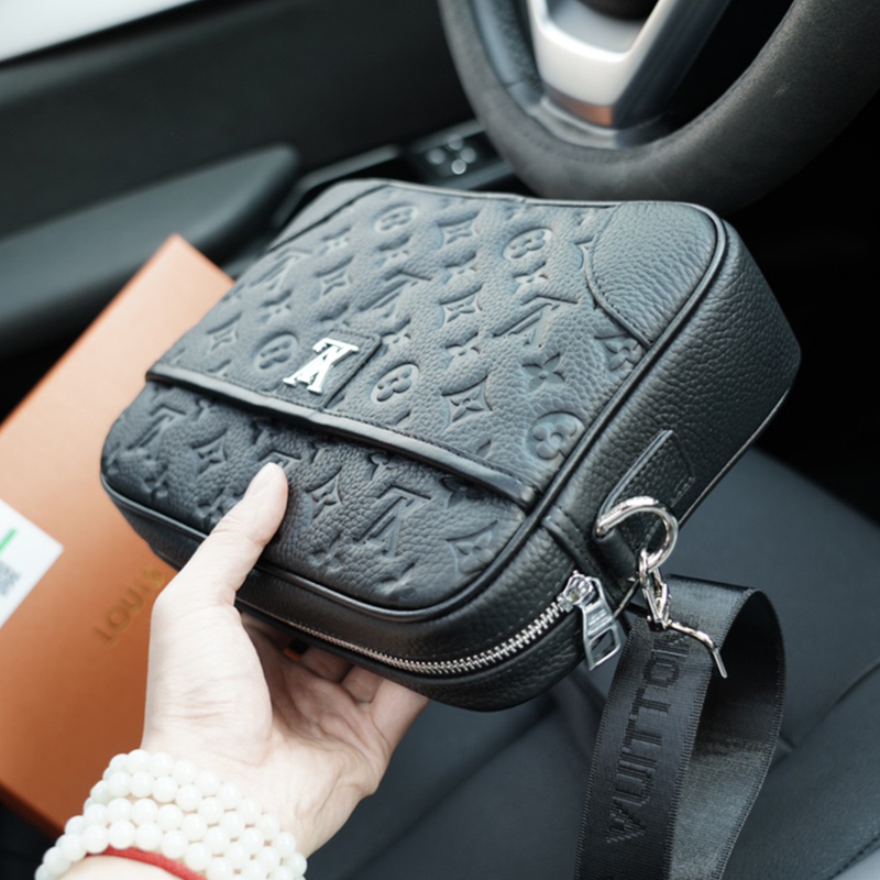 ルイ・ヴィトン（LOUIS VUITTON）バッグ ボディバッグ ショルダーバッグ メンズ