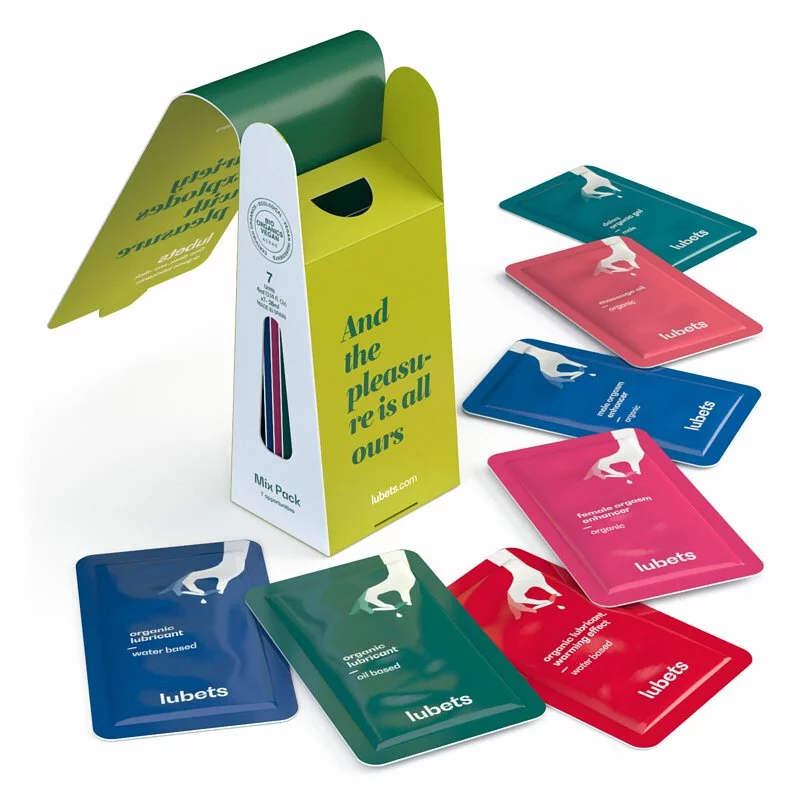 Lubets 隨身片情趣組合，天然低敏，內含水性與油性潤滑液、按摩油、延時與高潮提升液，讓情愛體驗更豐富。