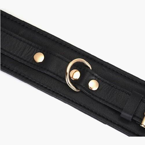 Liebe Seele Dark Secret 黑色皮革手銬，搭配金色鏈條，適合BDSM愛好者的奢華束縛配件。