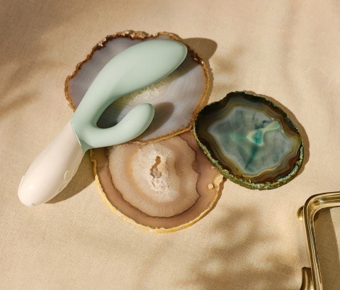 LELO Ina 3 強力雙頭震動按摩棒，10 種模式選擇，防水 USB 充電，探索無限雙重高潮。