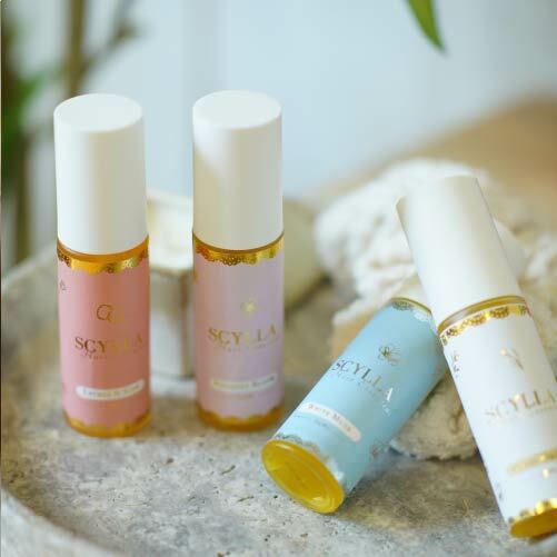 APS SCYLLA 費洛蒙髮尾油，40ML，含摩洛哥堅果油與巴巴蘇棕櫚油，適合濃密或捲髮使用。