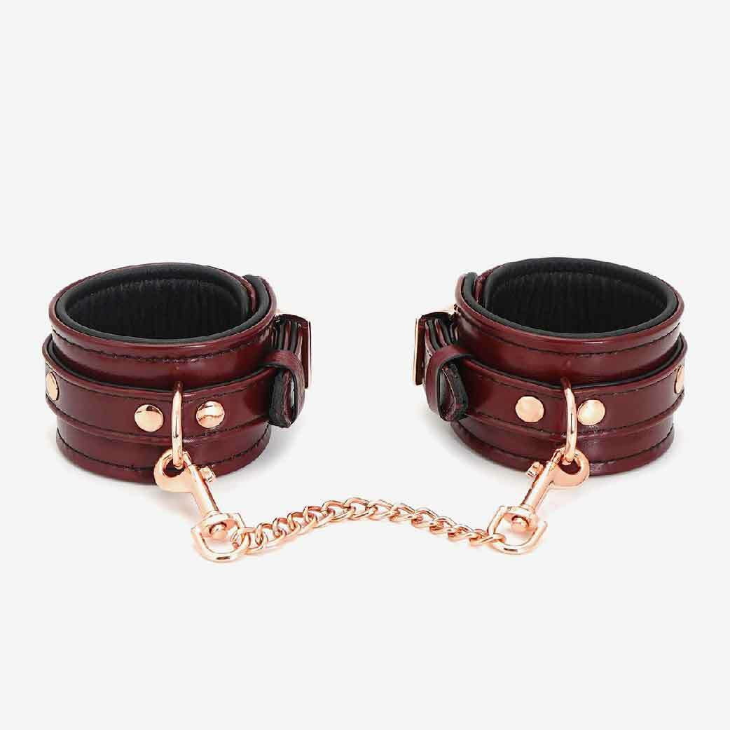 Liebe Seele 酒紅色皮革腳扣，奢華玫瑰金金屬設計，柔軟牛皮襯裡，提供舒適與穩固的 BDSM 束縛體驗。