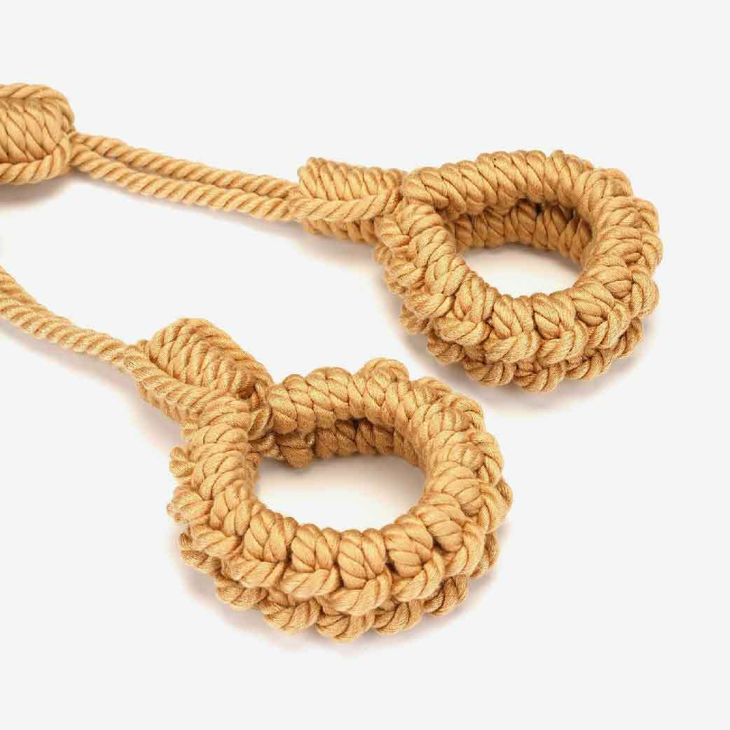 Shibari 風格 BDSM 頸圈手扣組，Liebe Seele 麻製束縛，柔軟棉繩設計，安全牢固，提升情趣體驗與支配感。