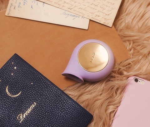 LELO Sila 聲波吸啜按摩器，加大按摩頭包覆更廣，安全醫療級矽膠材質，提供更深層次的滿足。