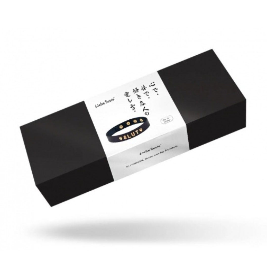 Liebe Seele Slut 黑色義大利牛皮頸圈，配金屬字母設計，8段可調尺寸，適合 BDSM 玩法與時尚穿搭。