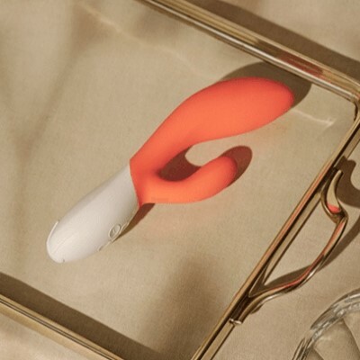 LELO Ina 3 雙頭按摩棒，10 種震動模式，30% 增強震動力，柔軟矽膠材質，USB 充電，防水設計。