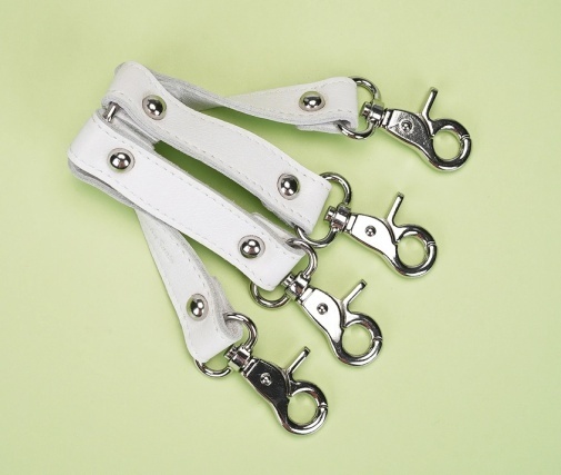 白色牛皮 Liebe Seele 四肢捆綁扣，金屬夾設計，適合多樣BDSM遊戲，靈活方便。
