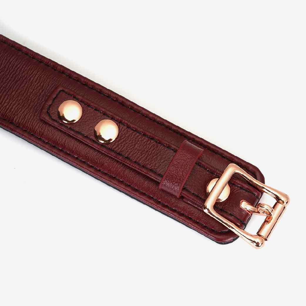 Liebe Seele 酒紅色真皮頸圈，搭配玫瑰金鎖扣與O形環，附42英寸牽帶，打造奢華 BDSM 束縛體驗。