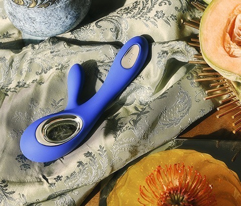 LELO SORAYA Wave G 點兔耳按摩棒，8 種震動模式，波浪式按摩技術，陰蒂與 G 點雙重刺激，100% 防水。