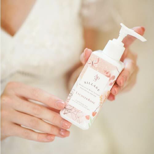 APS Sillage 費洛蒙身體乳液 (荔枝玫瑰)，深層滋潤，抗老化效果，結合荔枝與玫瑰的迷人香氛。