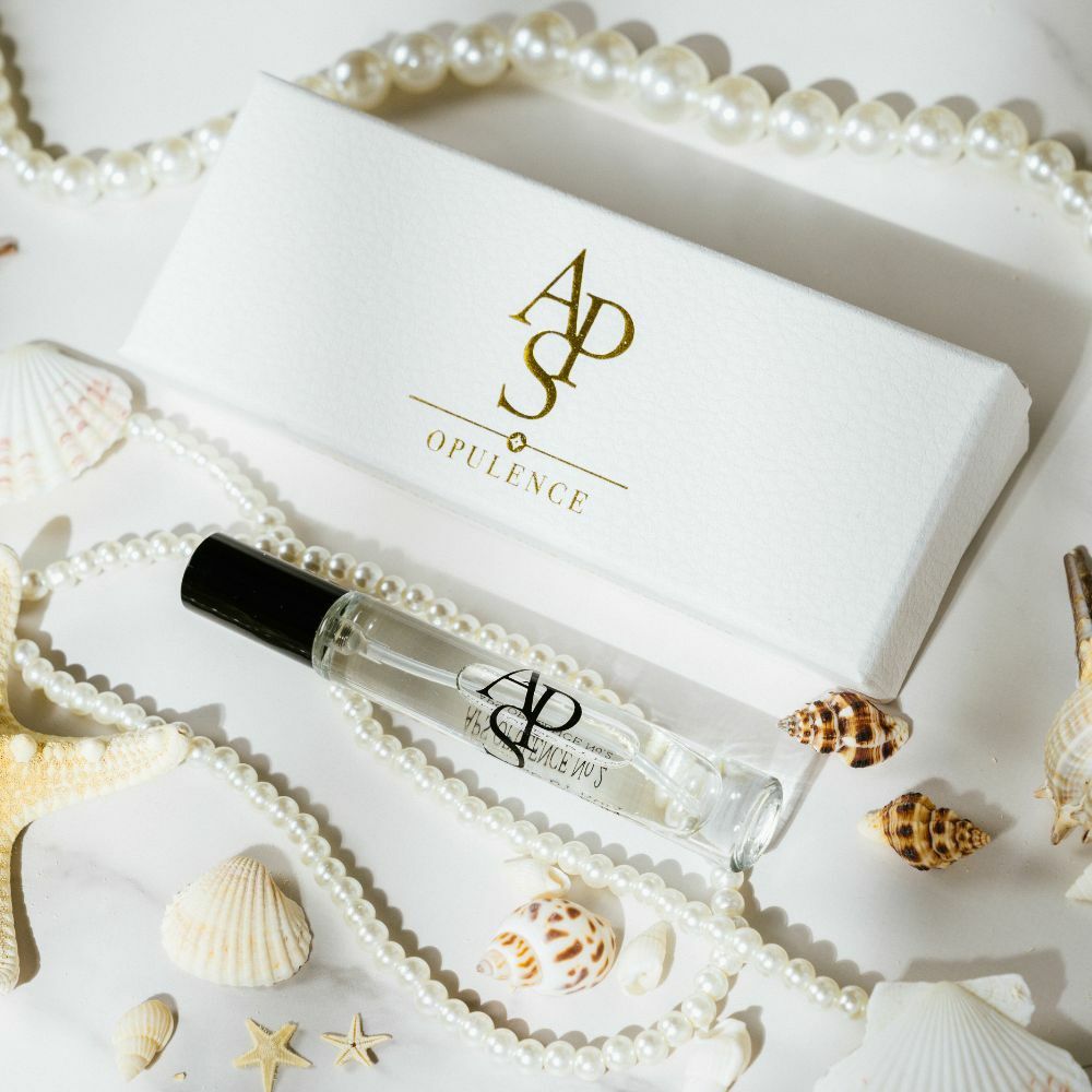 APS Crimsoned by Rum 費洛蒙香水，10ml，焦糖、琥珀、杏仁和雪松香調，散發迷人自信魅力。