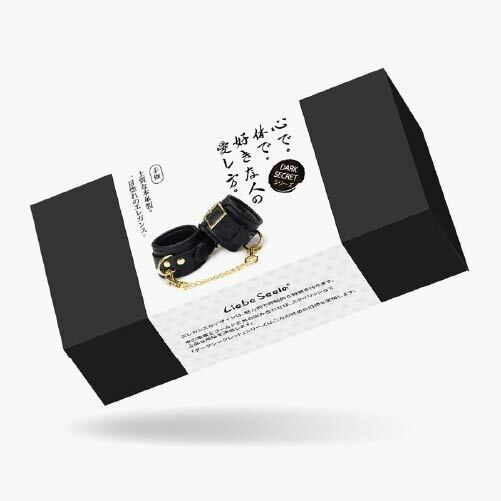 奢華設計的 Liebe Seele 皮革手銬，金色硬件與可調節鏈條，為BDSM增添性感挑逗。