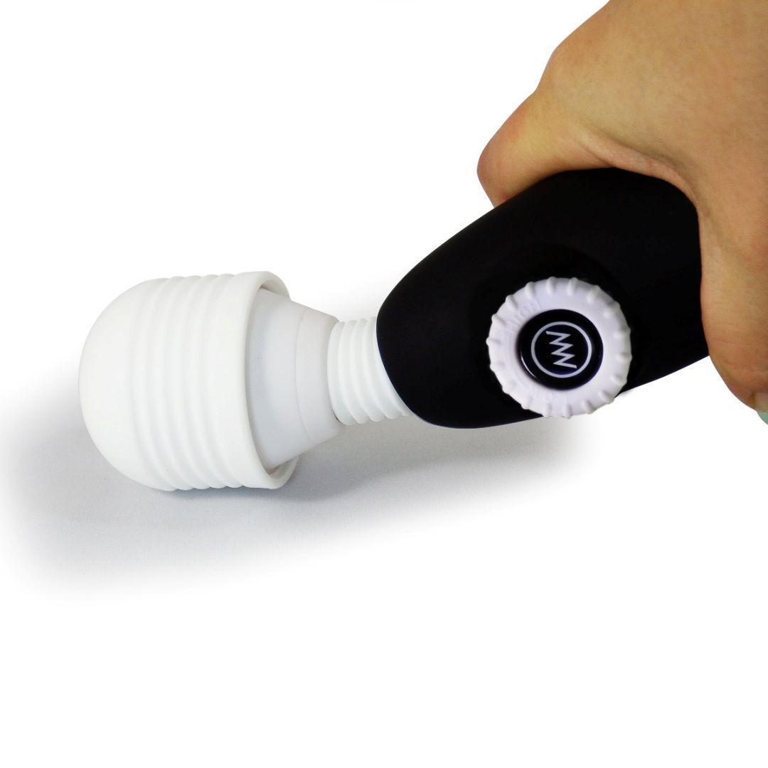 Kuro Denma 3代 黑色按摩棒，無段式調速，10,000 rpm強力振動，防水設計，適用多配件