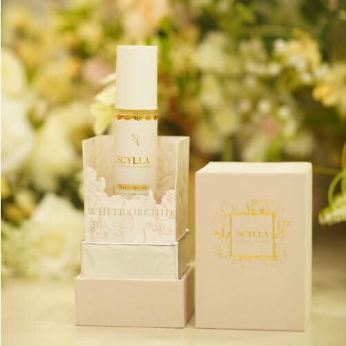 APS SCYLLA 費洛蒙護髮精華髮尾油 (白蘭花)，含摩洛哥堅果油與向日葵籽精華，修護髮絲，保持光澤。