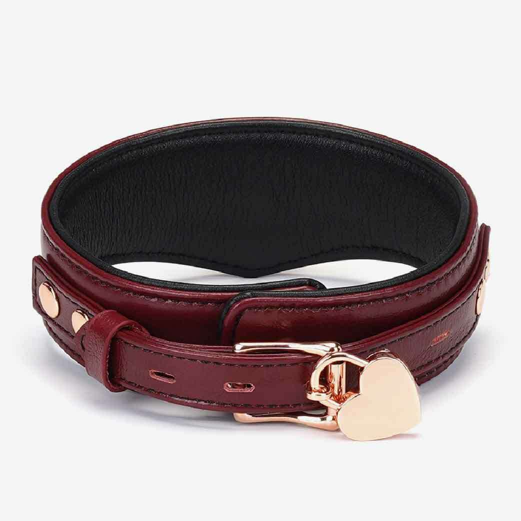 高級皮革 BDSM 頸圈，酒紅色牛皮設計，9段可調節孔位，搭配玫瑰金金屬鎖扣與牽帶，增添束縛快感。