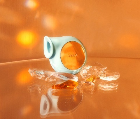 LELO Sila 無接觸聲波陰蒂按摩器，8 種模式可選，柔軟矽膠材質，適合個人或情侶共享愉悅體驗。