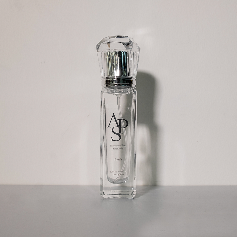 APS 費洛蒙香水 山茶花 Camellia 30ML，前調紅莓、茉莉與玫瑰香調，麝香尾調，優雅迷人。

APS 山茶花費洛蒙香水，花香調與紅莓香氣，清新怡人，完美適合日常與各種場合。