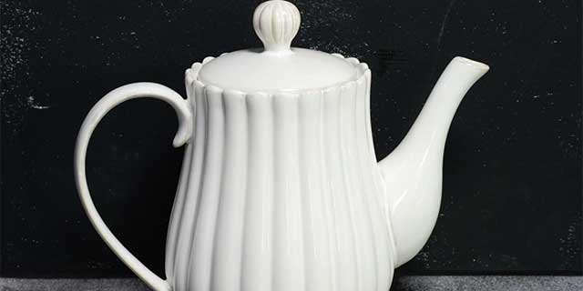 Scalloped teapot