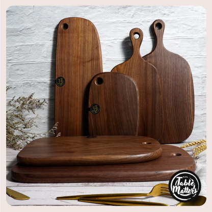 WOODE - Walnut Serving Board With Handle (Large)