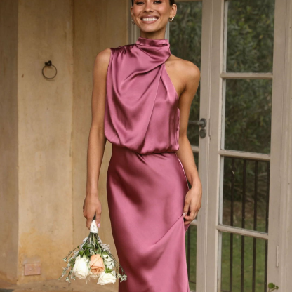 فستان قصير للسيدات بتصميم أنيق وحمالة عنق لفصل الصيف