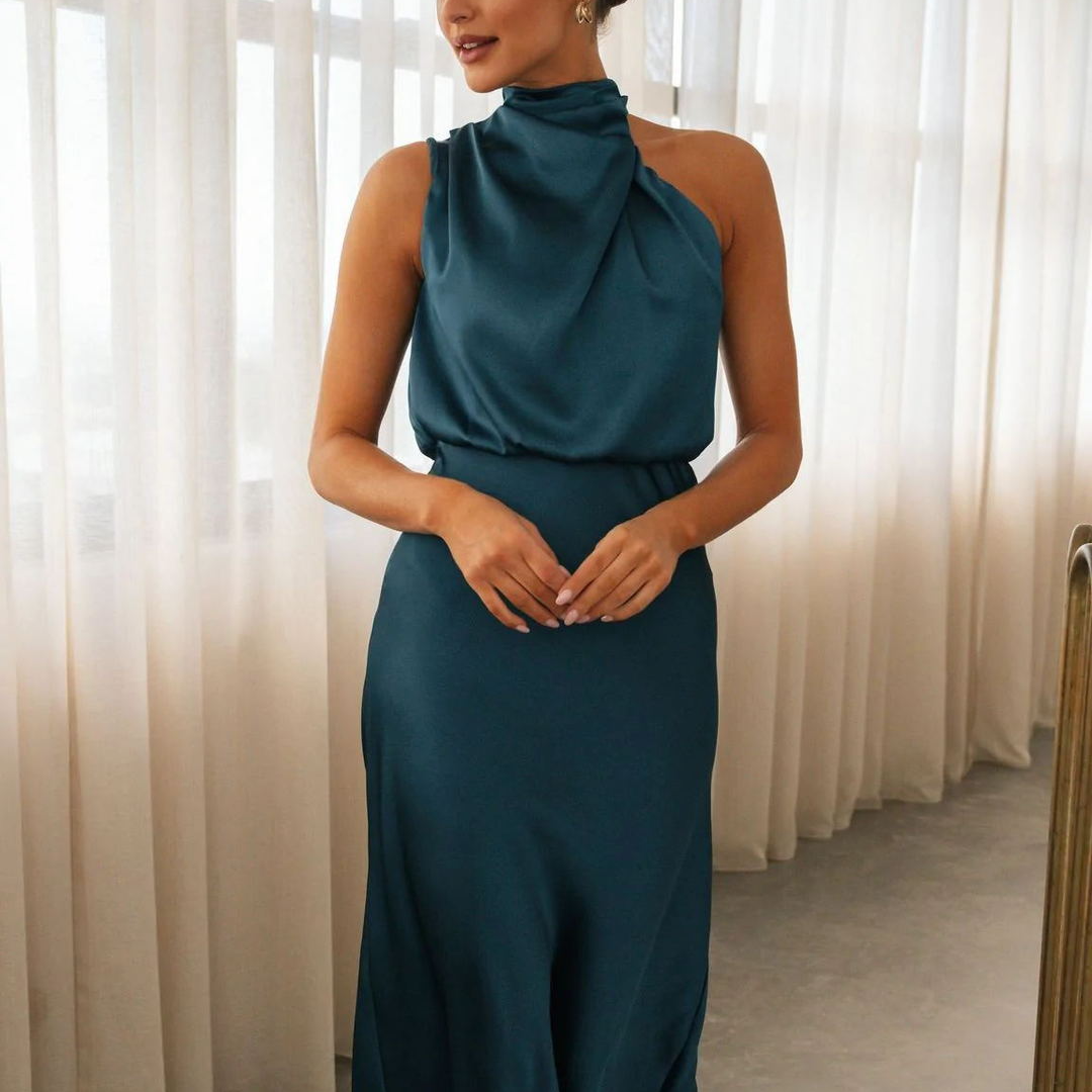 فستان قصير للسيدات بتصميم أنيق وحمالة عنق لفصل الصيف