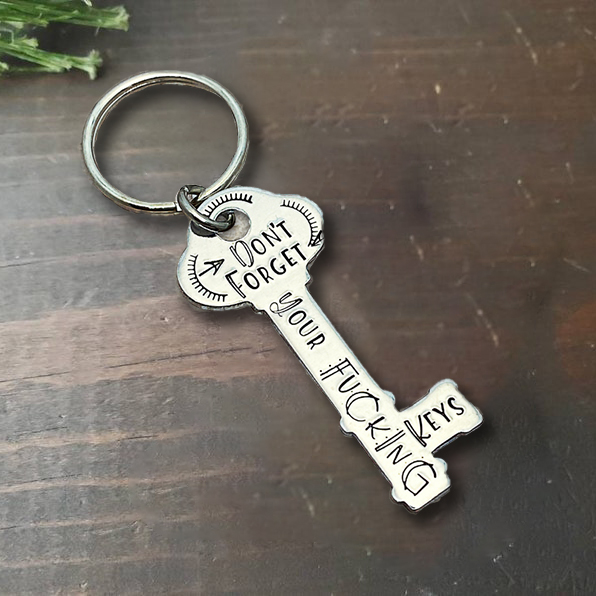 🔑Interesting Typography Satirizes And Encourages Keychains🎁