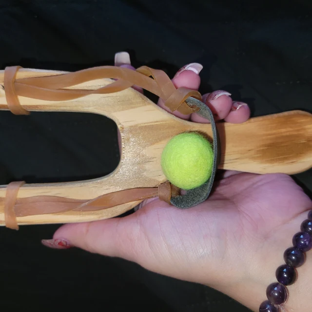 Wooden Slingshot With 20 Felt Balls