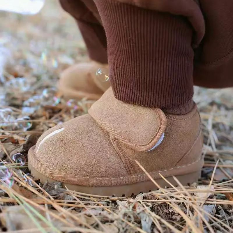 Baby Thickened fleece velcro shoes