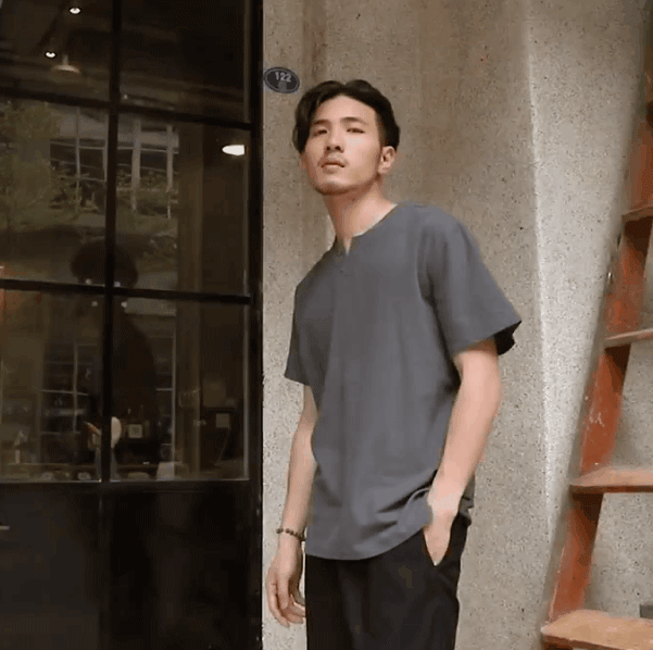 【リネンTシャッ】生地は麻100%を使用、ヘンリーネックでシンプルお洒落に!