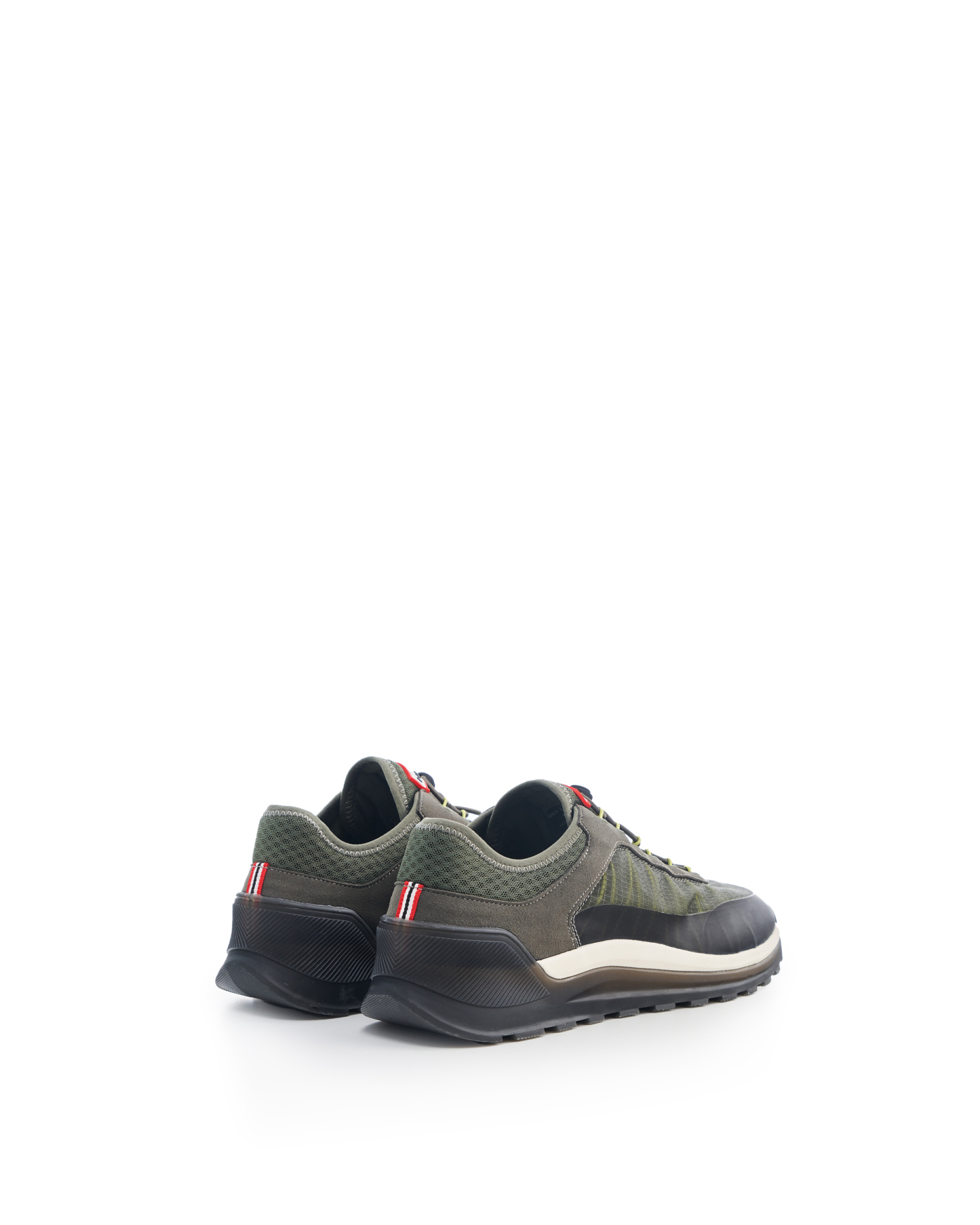 MEN'S TRAVEL TRAINER