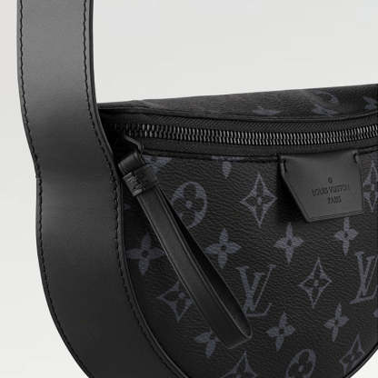 LOUIS VUITTON   秋冬の新作スタイル ムーン・クロスボディRef: M23835