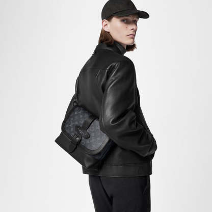 LOUIS VUITTON  秋冬の新作スタイル  ソミュール・メッセンジャーRef: M45911-LOUIS VUITTON 