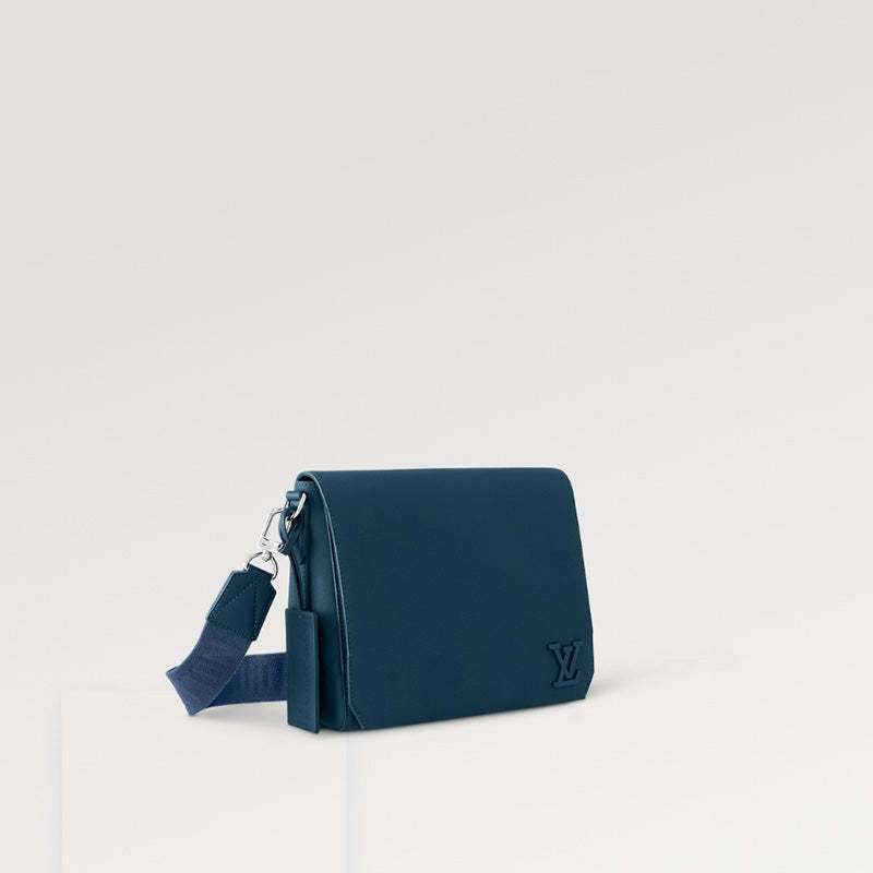 LOUIS VUITTON  秋冬の新作スタイル  テイクオフ・メッセンジャー Ref:M23709