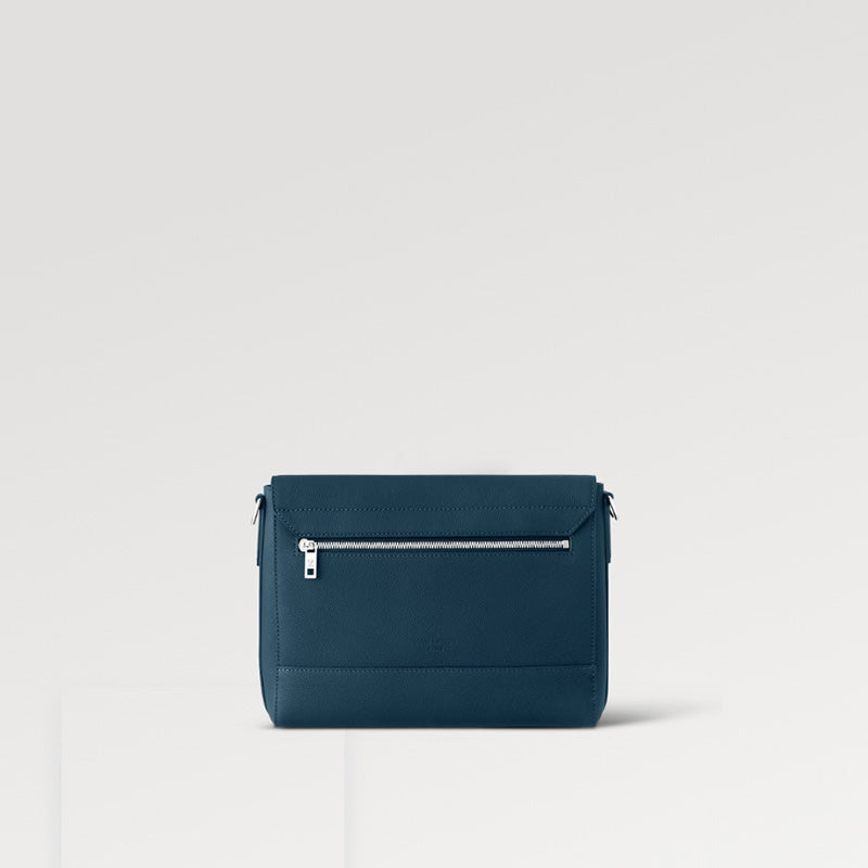 LOUIS VUITTON  秋冬の新作スタイル  テイクオフ・メッセンジャー Ref:M23709