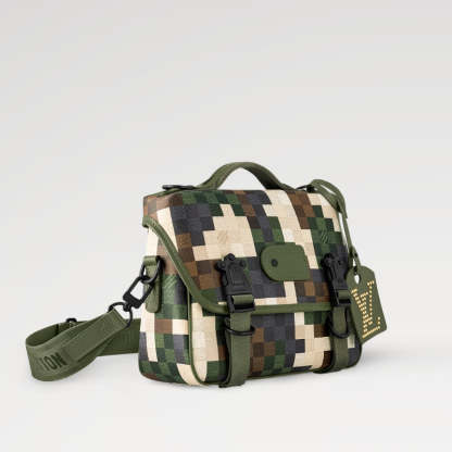 LOUIS VUITTON   春夏の新作 LV トレイル･メッセンジャー Ref:M24449-LOUIS VUITTON 