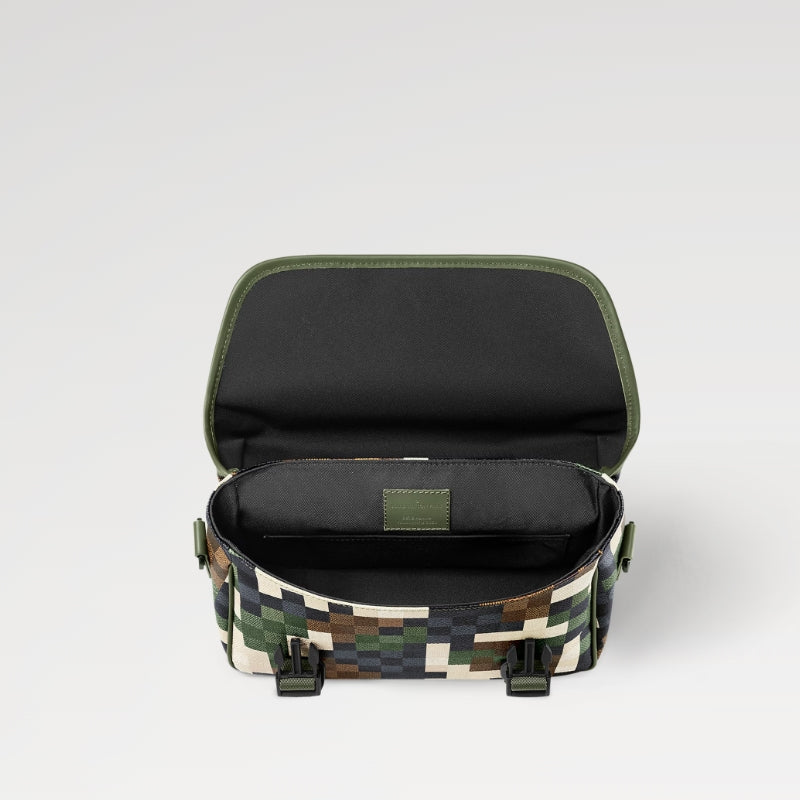 LOUIS VUITTON   春夏の新作 LV トレイル･メッセンジャー Ref:M24449-LOUIS VUITTON 