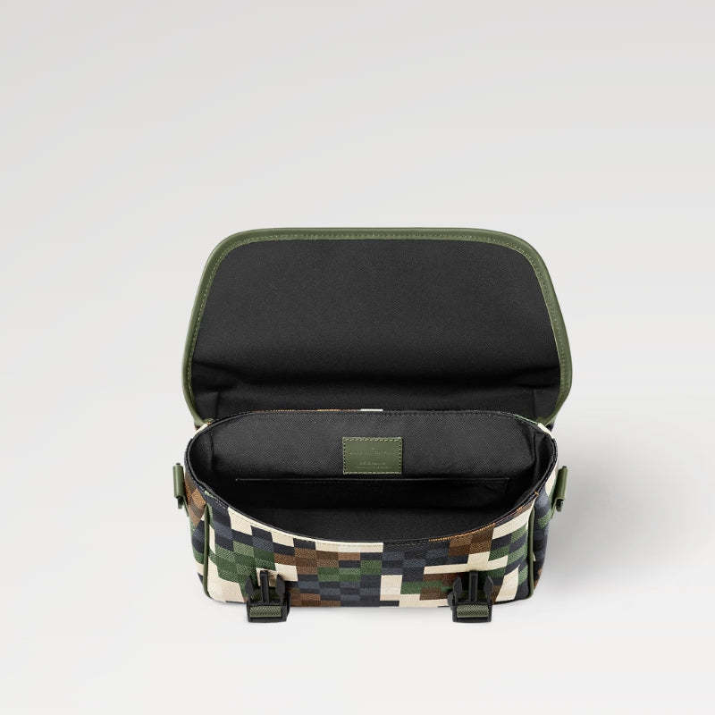 LOUIS VUITTON   春夏の新作 LV トレイル･メッセンジャー Ref:M24449-LOUIS VUITTON 