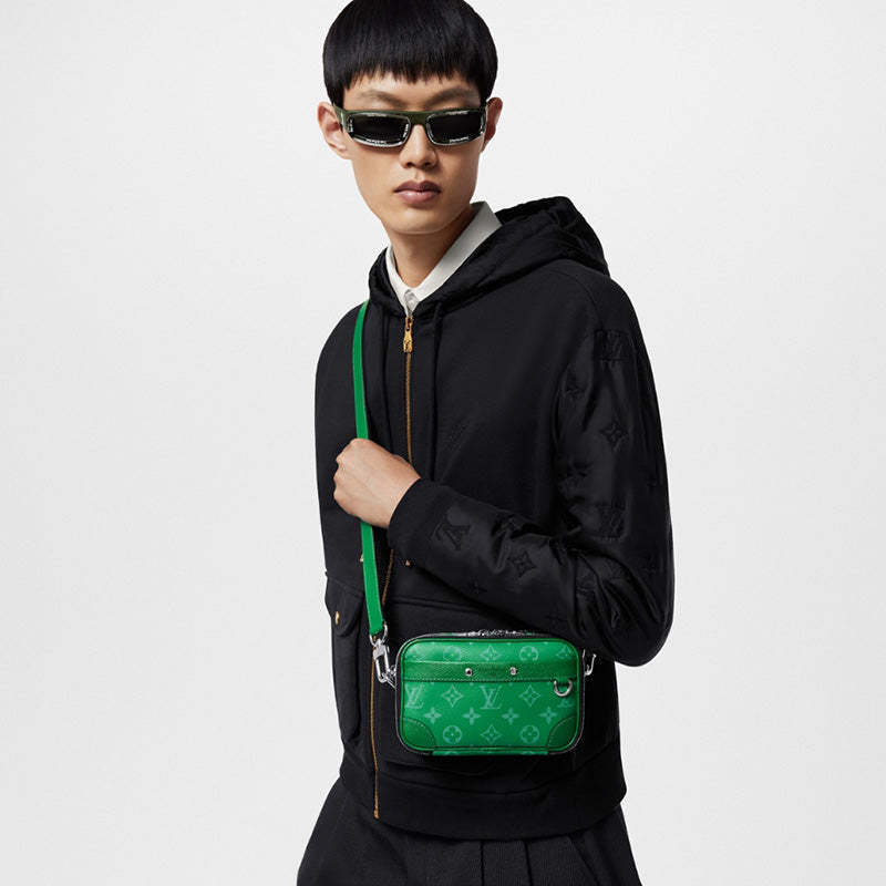 LOUIS VUITTON   春夏の新作スタイル  アルファ･ウェアラブルウォレット NV Ref: M30997