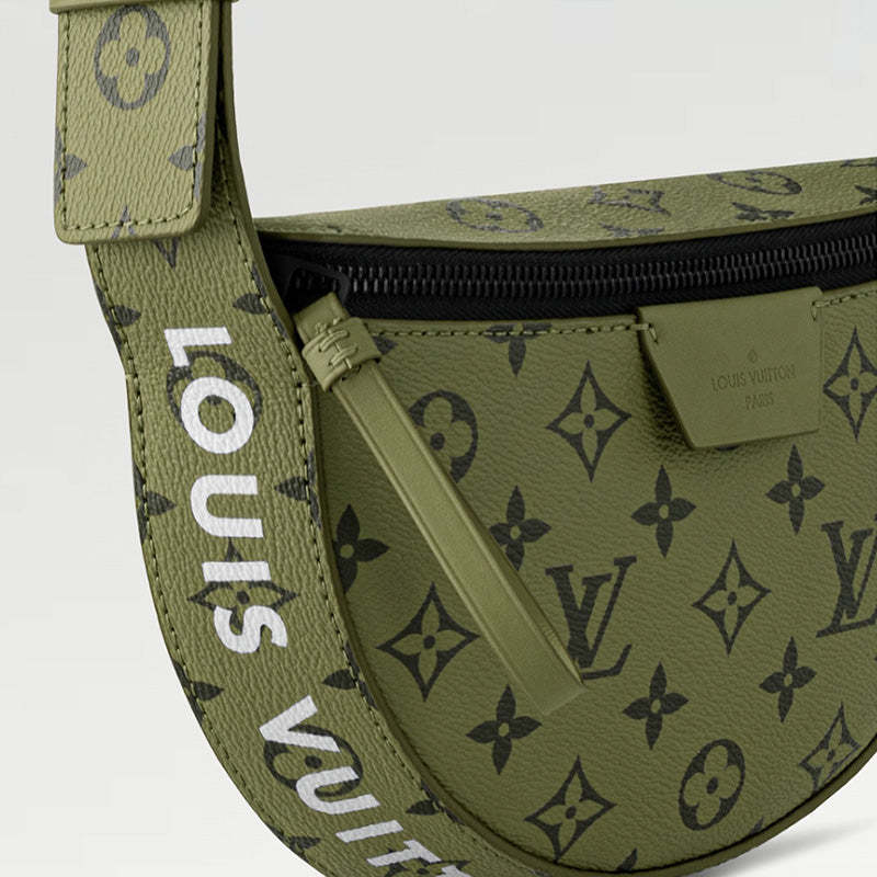 LOUIS VUITTON  秋冬の新作スタイル  ムーン・クロスボディRef: M23838